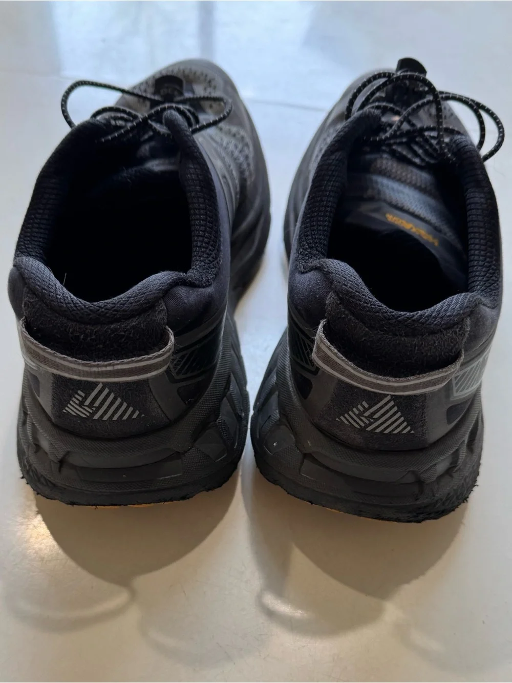 Hoka One One guc smoke